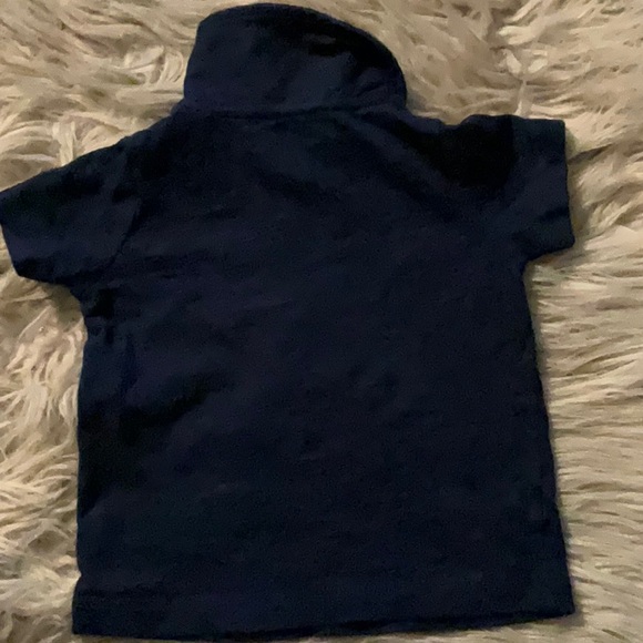 Carter’s short set. Blue plaid pull-up shorts and navy blue pullover shirt 9m. - Picture 5 of 9